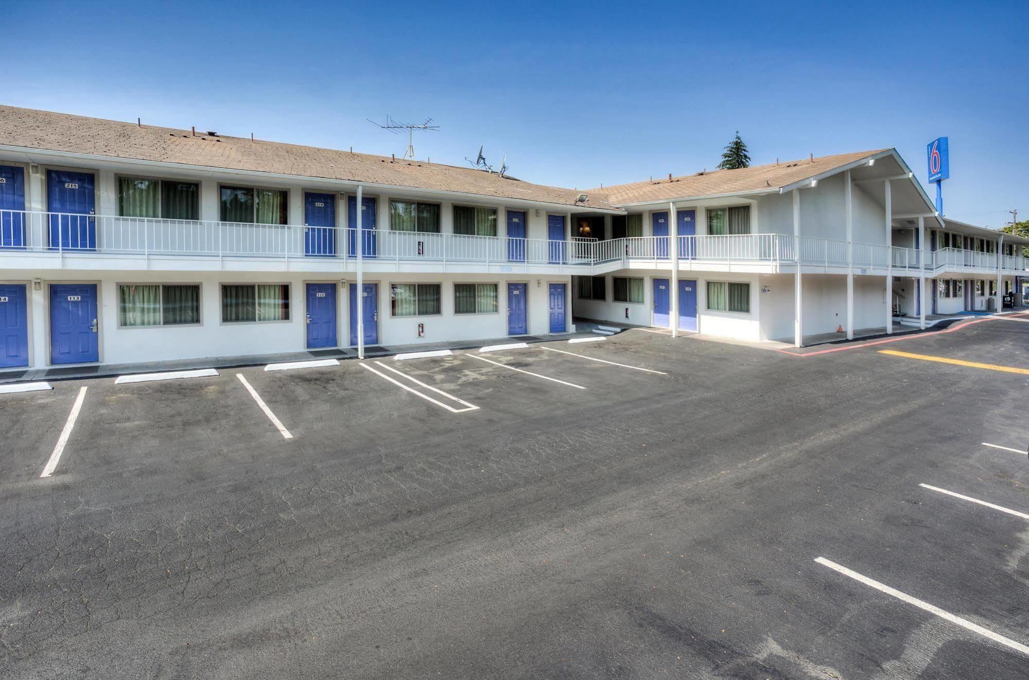 Motel 6-Tigard, Or - Portland South - Lake Oswego Экстерьер фото